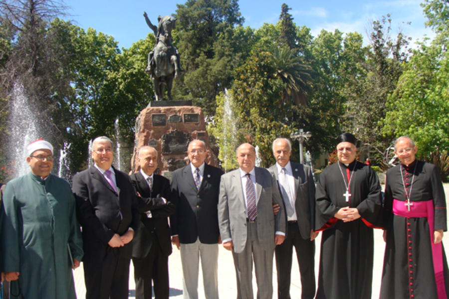Autoridades en Plaza San Martín previo a la "Ofrenda Floral"